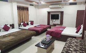 Hotel Vrandavan Palace Near Mahakal Temple