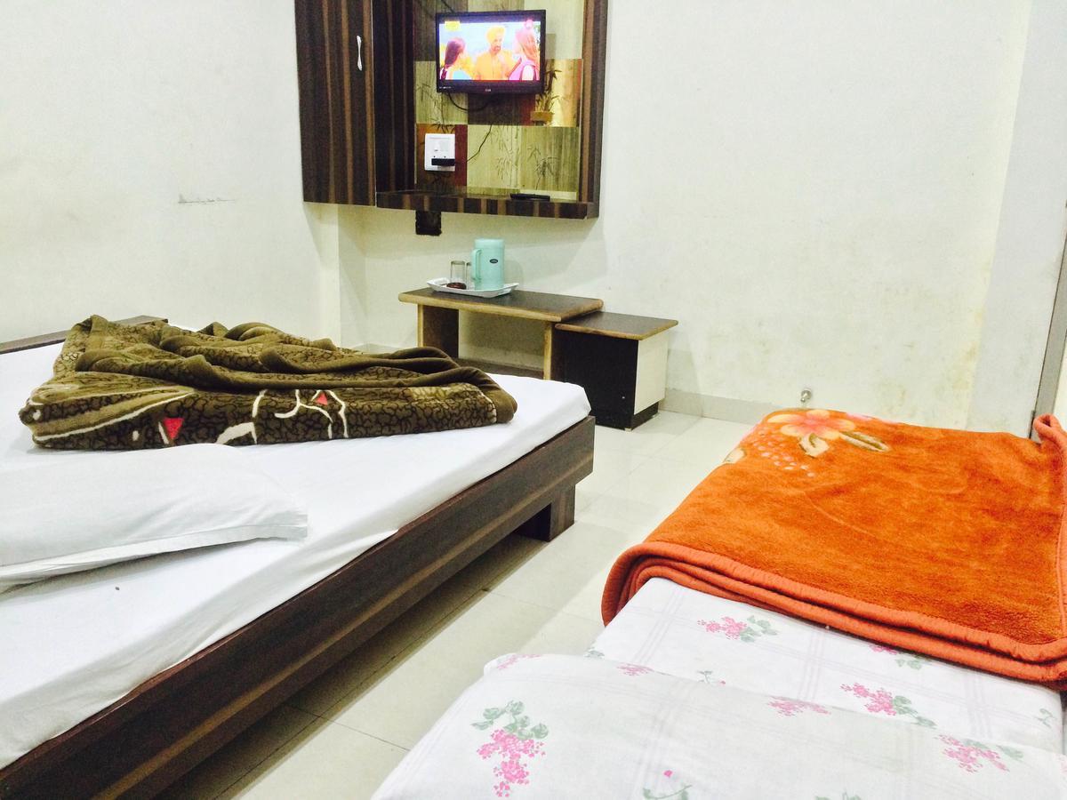 Hotel Vrandavan Palace Near Mahakal Temple Ujjain Exterior photo