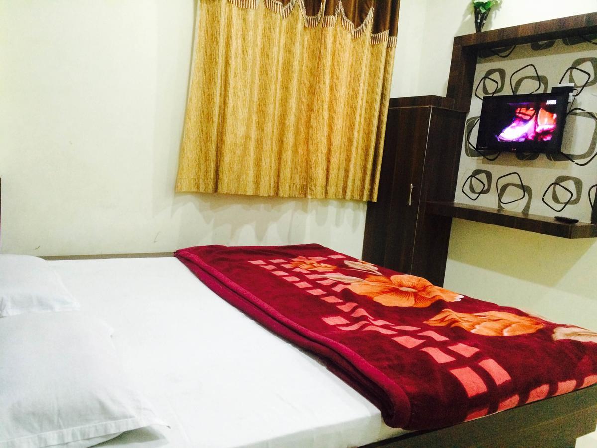 Hotel Vrandavan Palace Near Mahakal Temple Ujjain Exterior photo