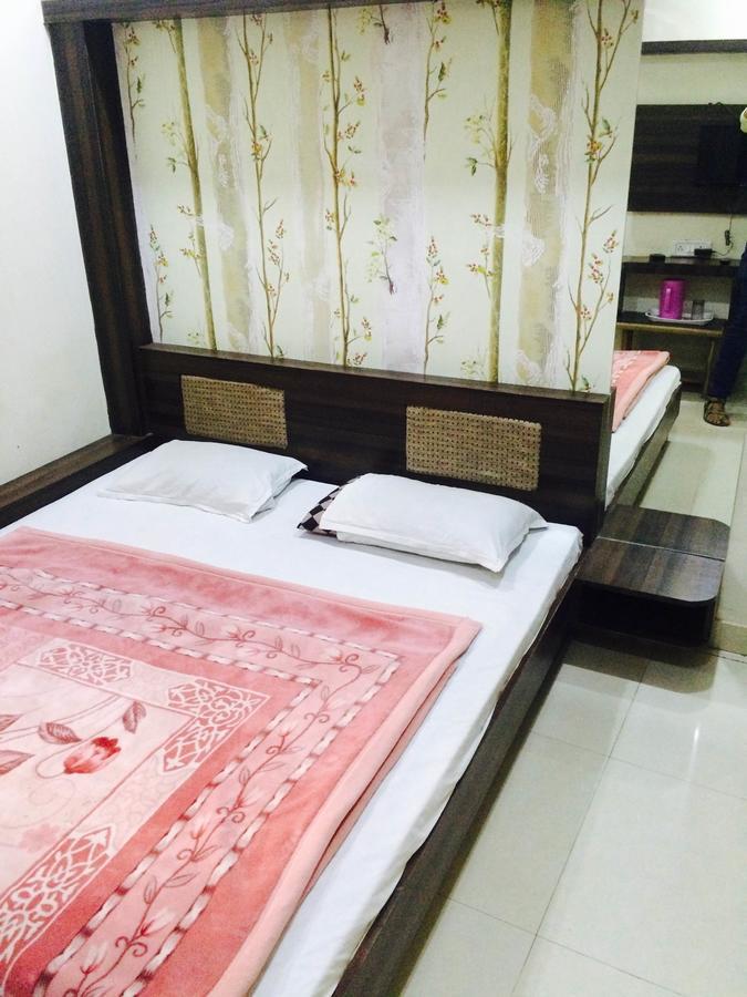 Hotel Vrandavan Palace Near Mahakal Temple Ujjain Exterior photo