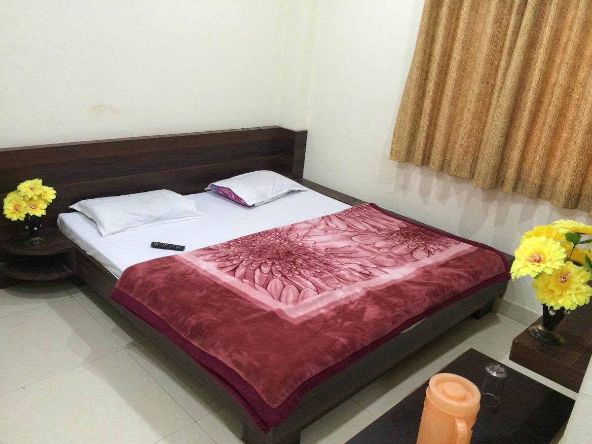 Hotel Vrandavan Palace Near Mahakal Temple Ujjain Exterior photo