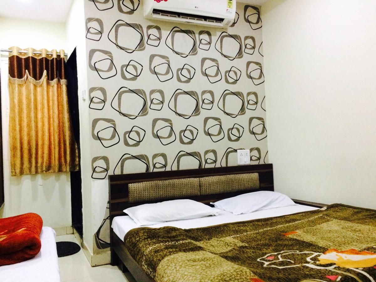 Hotel Vrandavan Palace Near Mahakal Temple Ujjain Exterior photo