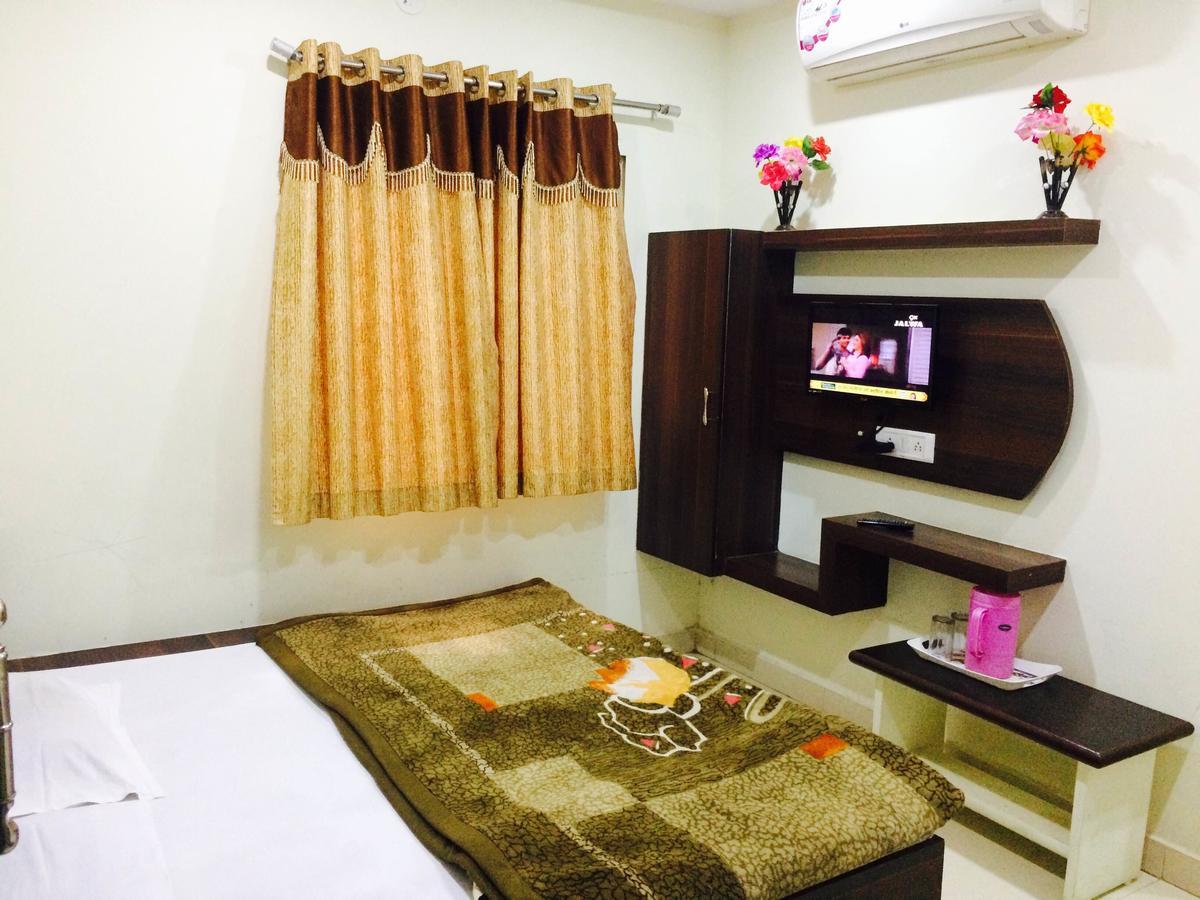Hotel Vrandavan Palace Near Mahakal Temple Ujjain Exterior photo